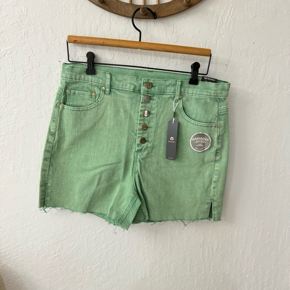 Tractr Green High Rise Slim Button Front Thigh Slit Denim Short 12/31 - Picture 1 of 5